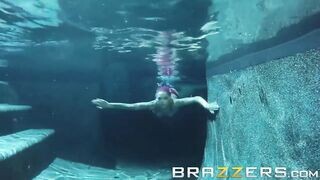 Anna Bell Peaks rendesen popsiba baszva