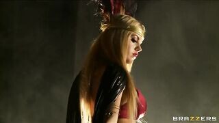 A méretes cickós Jessie Rogers megrakva