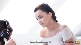 Tini csaj és az idős krapek