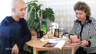 Magányos feleség és a tini manus