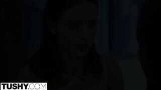 Lana Rhoades seggét egy csoki krapek bassza