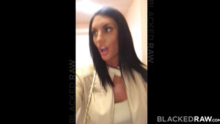 August Ames muffját néger csávó döngeti