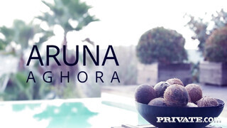 Aruna Aghora pici muffja finoman megkúrelva
