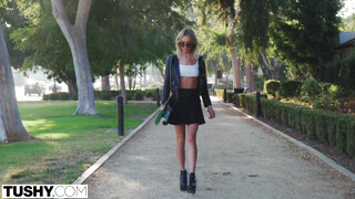 Tushy - Chloe Temple segge megdugva