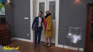 Mature.nl - Vén háziasszony análba rakva