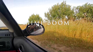 Fullos tini barátnő a kocsiban cidázik
