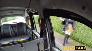 Fake Taxi - Szoknyás tini lány a taxissal kúrel