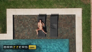 BRAZZERS - Jolee Love a méretes cicis fiatal lány