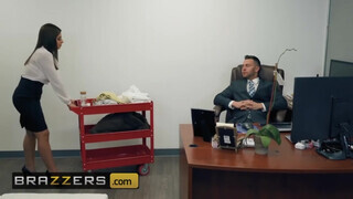 Brazzers - Ella Knox az óriás keblű brazil lány