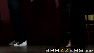 Brazzers - Keiran Lee egyszerre basz meg kettő lányt