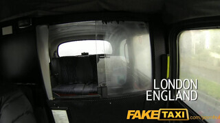 FakeTaxi - méretes kannás debella lány a taxiban