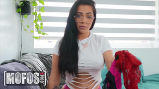 Mofos - Mj Fresh a bombázó hatalmas cickós tini