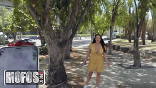 Mofos - Angela White élvezi ha keményen reszelik
