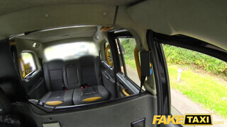 Fake Taxi - Méretes csöcsű milf megkúrva a hátsó ülésen