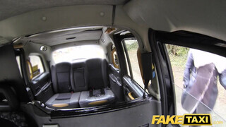 Tetovált ribancok hátsó bejáratba rakva - Fake Taxi