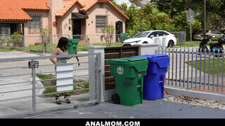 Nadia White fiatal krapekkal kefél - Anal mom
