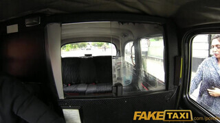 FakeTaxi - hatalmas kannás csajszi nem akar fizetni