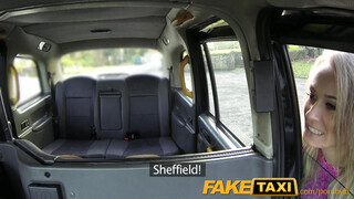 FakeTaxi - vékony csajszi gyönyörű csizmában
