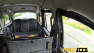 Fake Taxi - Hatalmas picsájú spanyol milf análba kúrva