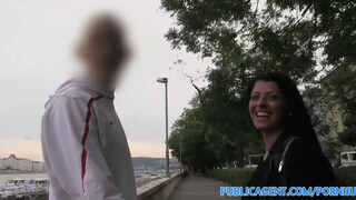 PublicAgent - Vivien Bell a szexy roma csaj
