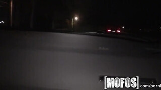 Mofos - Indigo Augustine a hatalmas keblű tini