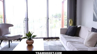 TeamSkeet - Gwen Vicious hatalmas feneke megkefélve