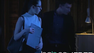 Rebecca Volpetti hatalmas dákót kap a fenekébe
