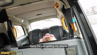 Fake Taxi - Izgató latin lány megdöngetve a taxiban