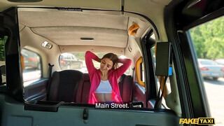 Fake Taxi - Sportos lány megkúrelva a taxiban
