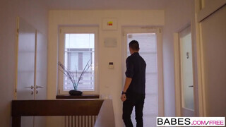 Babes - Paula Shy a méretes didkós csaj