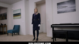 Allie Nicole a fullos szöszi
