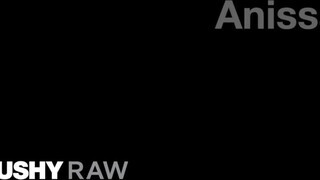 TUSHYRAW - Anissa Kate análjába pélót tolnak