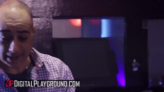 Digital Playground - Aidra Fox alaposan megdugva