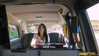 Fake Taxi - Megan Fiore a bombázó hatalmas tőgyes csaj