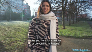 Public Agent - Lena Coxx borotvált pinája megrakva