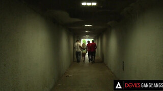 DevilsGangbangs - Kolumbiai milf csoportos szex kefélése