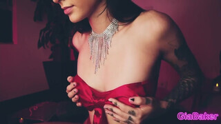 Gia Baker a tüzes latina lány