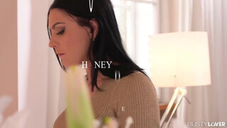Honey Demon az igazán gyönyörű mami