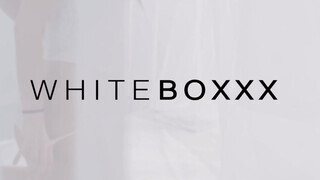 WhiteBoxxx - Ginebra Bellucci seggbe tolva