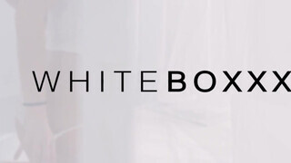 WHITEBOXXX - csodaszép, szexy lány az ágyban
