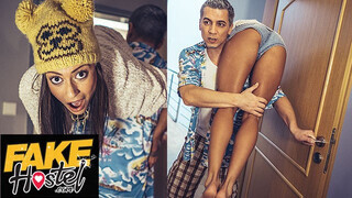 Fake Hostel Porn - Cassie Del Isla a szexy turista lány
