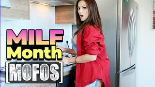 MOFOS - Mandy Flores feneke megdöngetve