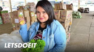 Duci kolumbiai milf picsája mélyen megkefélve xiomarától