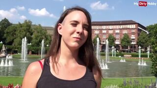 Német turista csaj kültéri anális szexelése