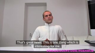 Fullos milf ügynök teszteli a hardcore férfit