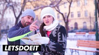 Francesca Di Caprio vad anális baszása Neeoval külföldön