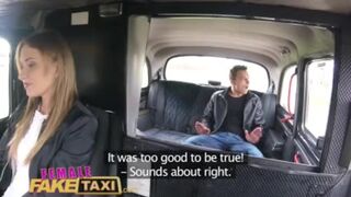 Fiatal hapsi gyorsan megdugja Angel Piaff szaftos csupasz puncáját a hamis taxiban